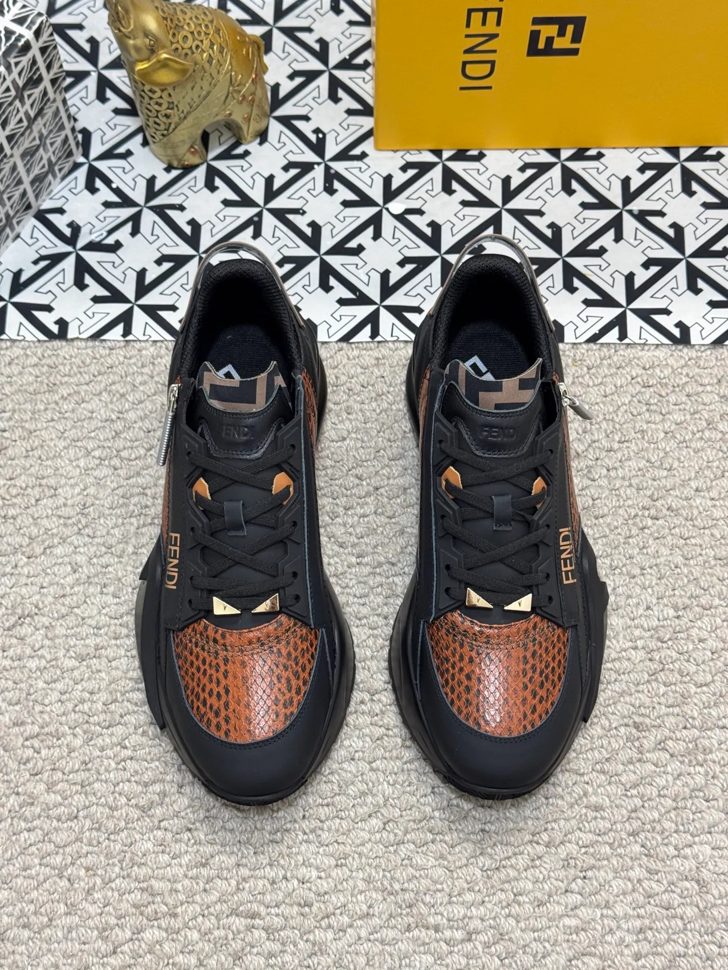 Men's men's shoes 💰520 [New style] 🦥🦥 Original quality - Fendi ◾️▫️F D🆕 Spring and summer new men's slip-on sneakers, with elastic straps, side zippers, and corrugated soles engraved with F. Embossed Fendi Flow lettering on the heel. Mixed material of high-tech fabric and black suede. FF graphic tongue. Ultra-light and wear-resistant EVA sole. Size: 38-44 (45 customized